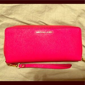 Michael Kors wallet in Ultra Pink